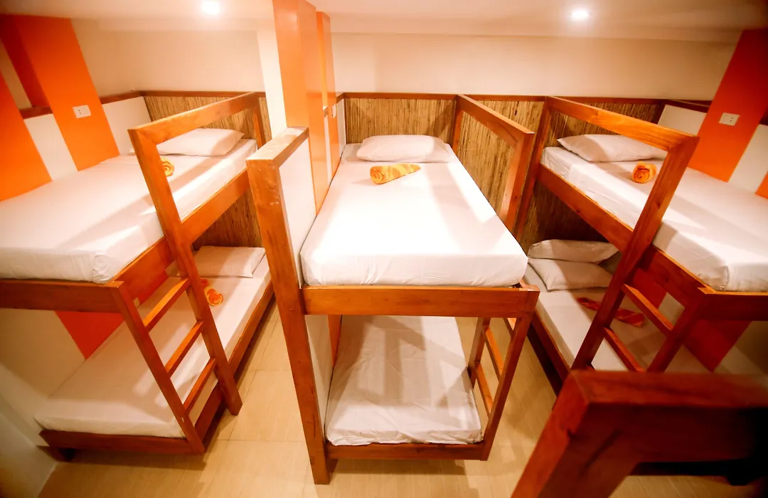 Hostel Avenue Beachfront-1