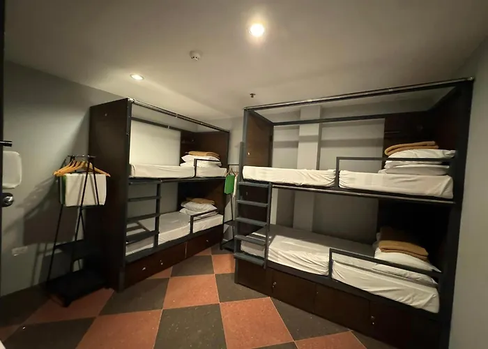 Cerca Hotel Balabag 