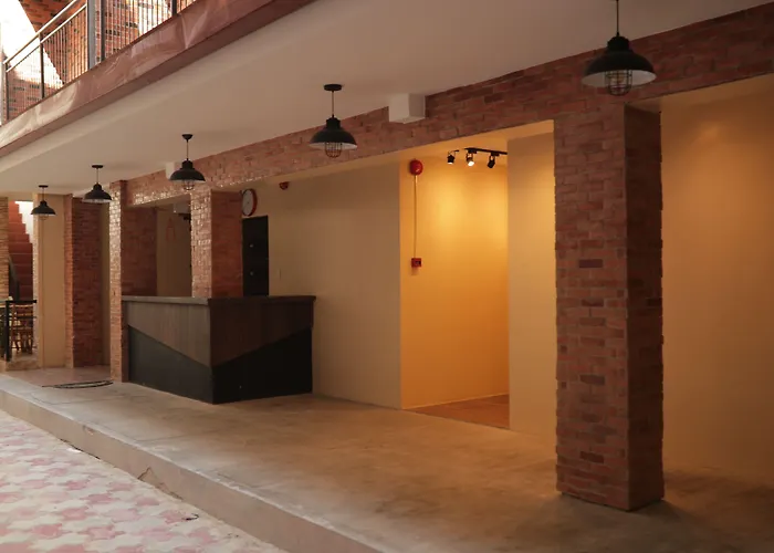 Cerca Hotel Balabag 